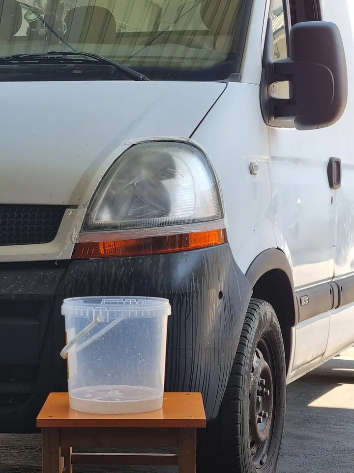 Kombi, pripravljen na obnovo žarometa